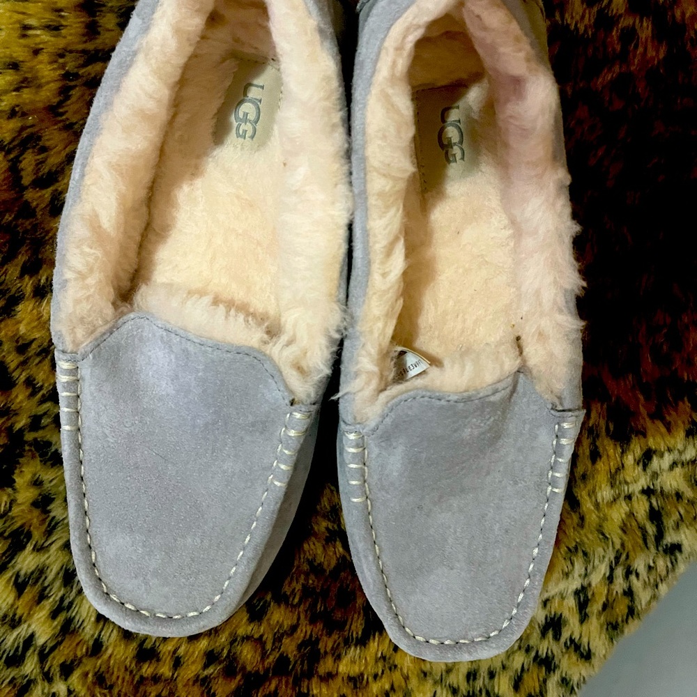 Size 9 UGG Ansley slippers